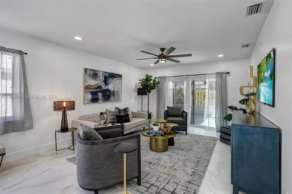 $555,000 | 104 Wedgewood Lakes South, Greenacres, FL 33463