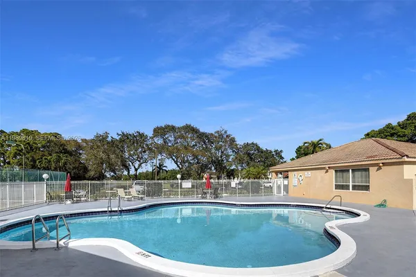 $555,000 | 104 Wedgewood Lakes South, Greenacres, FL 33463