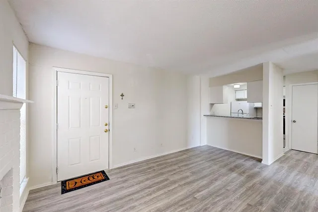 $850 | 9520 Royal Lane, Unit 308, Dallas, TX 75243