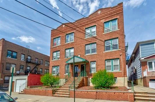 $1,950 | 103 West 49th Street, Unit 4, Bayonne, NJ 07002