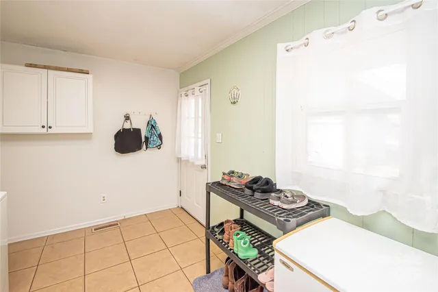 a view of yard with trees