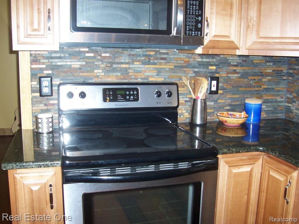 5735 Becker Drive Rochester, MI 48306 - Photo 17 of 39 012.jpg