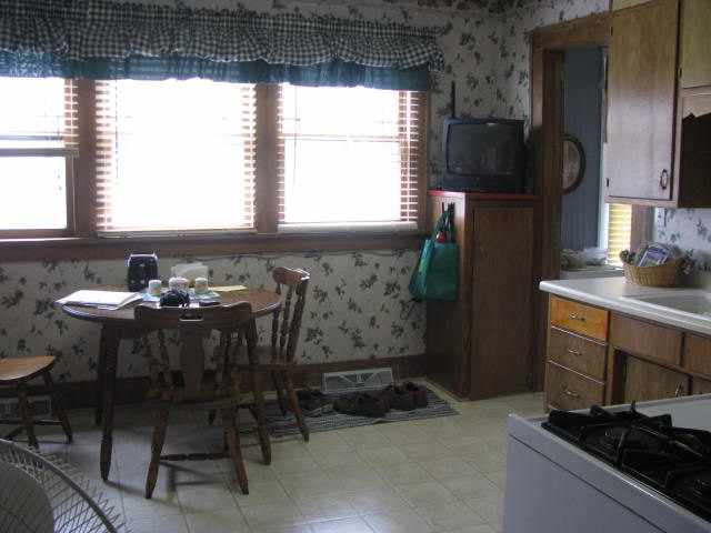 2908 Rockingham Road Davenport, IA 52802 - Photo 6 of 8 Gallery Image 6