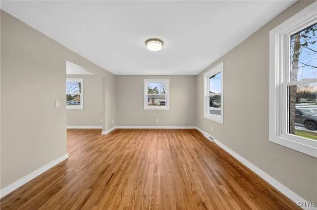 $289,900 | 4115 Poplar Drive, Clay, NY 13090