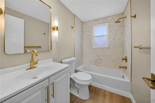 $289,900 | 4115 Poplar Drive, Clay, NY 13090