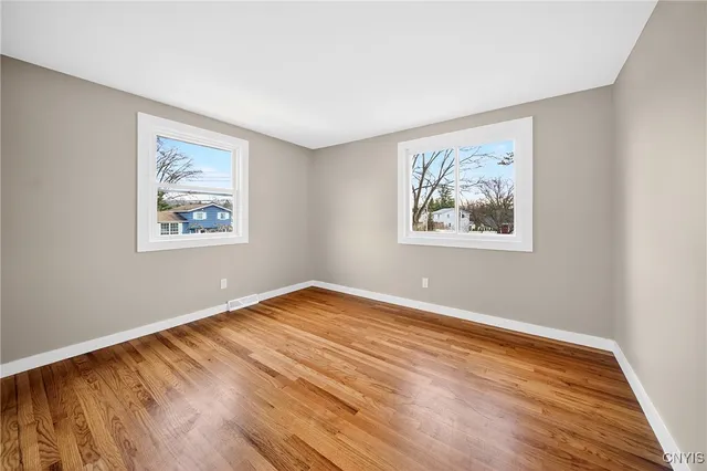 $289,900 | 4115 Poplar Drive, Clay, NY 13090