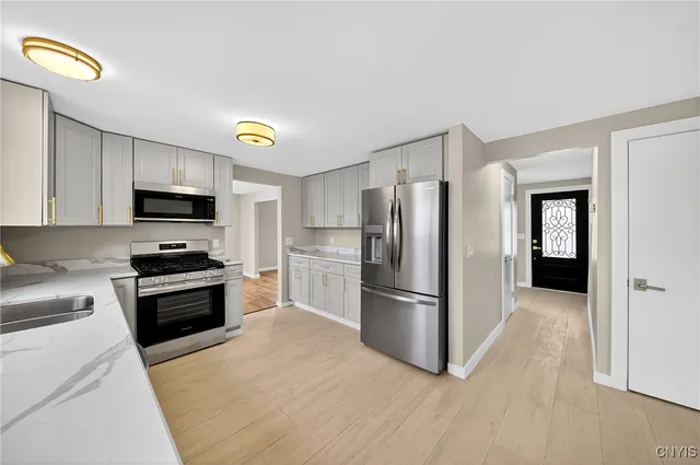 $289,900 | 4115 Poplar Drive, Clay, NY 13090