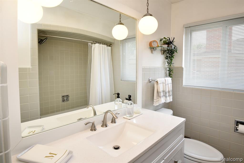 2831 Bembridge Road Royal Oak, MI 48073 - Photo 22 of 40