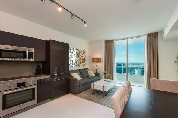 $3,100 | 1080 Brickell Avenue, Unit 4105, Miami, FL 33131