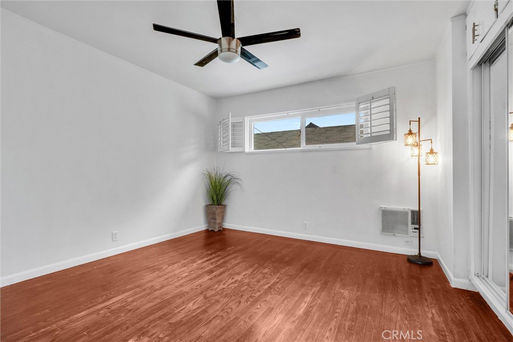 601 Olive Avenue, Unit L Long Beach, CA 90802 - Photo 10 of 26 Spacious bedroom