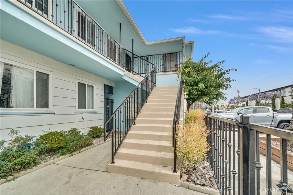 601 Olive Avenue, Unit L Long Beach, CA 90802 - Photo 17 of 26 Small and low maintenance building