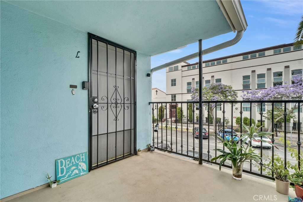 601 Olive Avenue, Unit L Long Beach, CA 90802 - Photo 18 of 26 Welcome home!