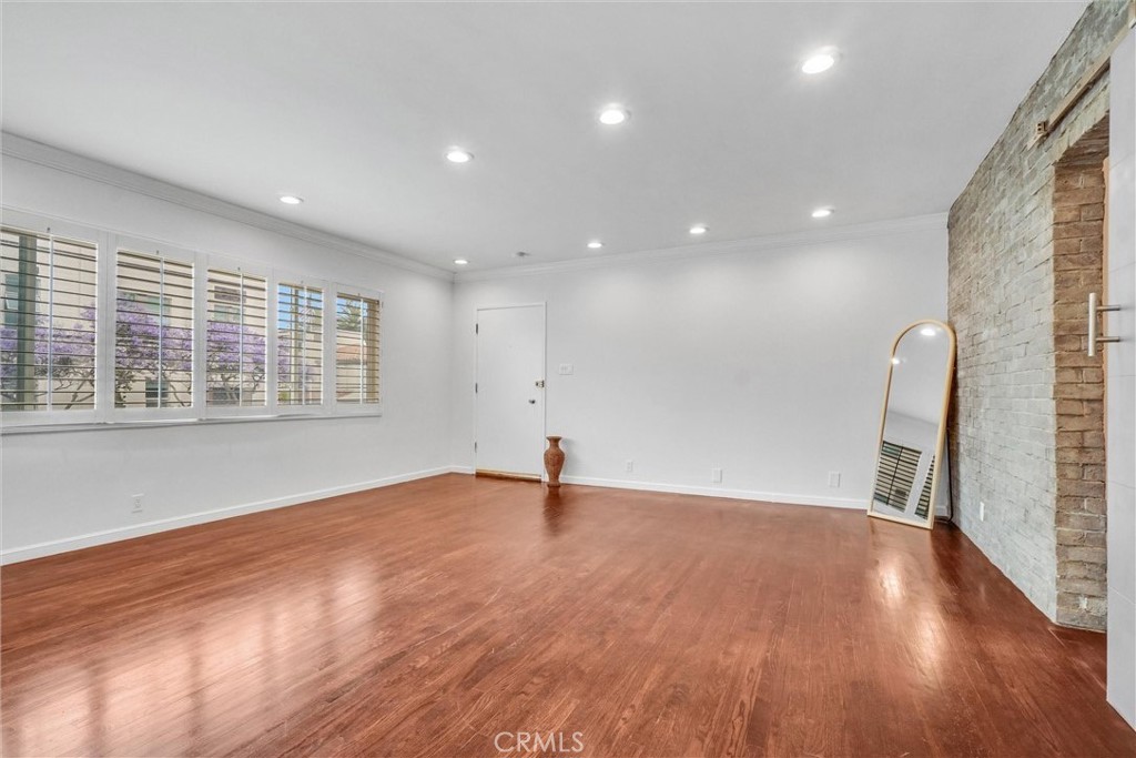 601 Olive Avenue, Unit L Long Beach, CA 90802 - Photo 3 of 26 Front end unit, no other unit under or above you!