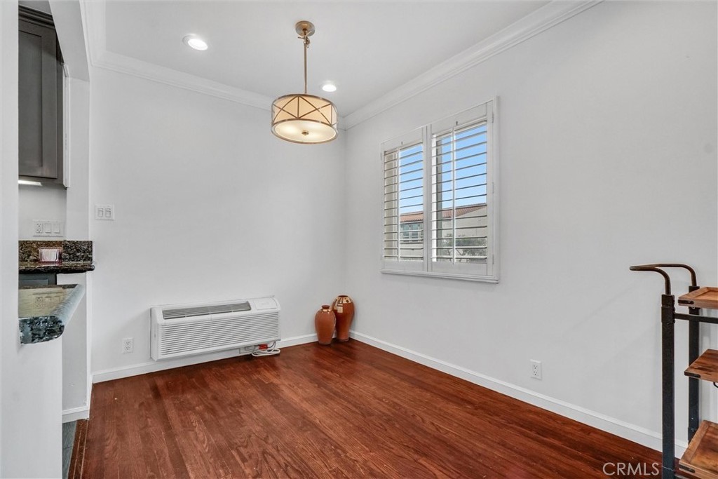 601 Olive Avenue, Unit L Long Beach, CA 90802 - Photo 4 of 26 Dinning area