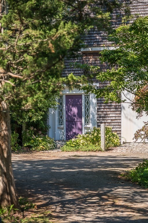 172 Argilla Road Ipswich, MA 01938 - Photo 4 of 34 a front view of a house with a yard