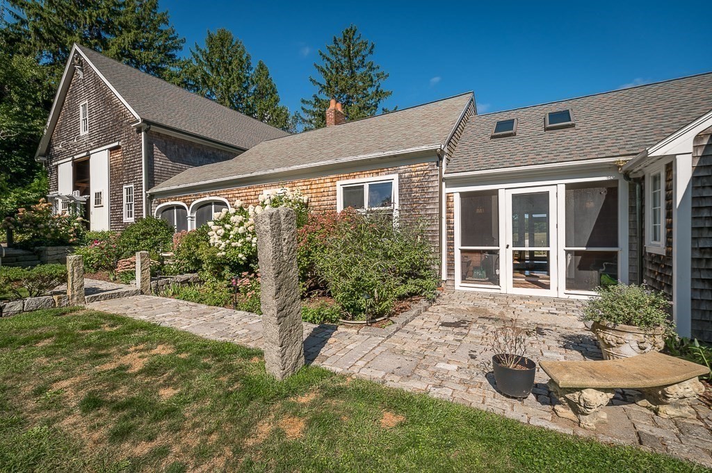 172 Argilla Road Ipswich, MA 01938 - Photo 9 of 34 a front view of a house with garden