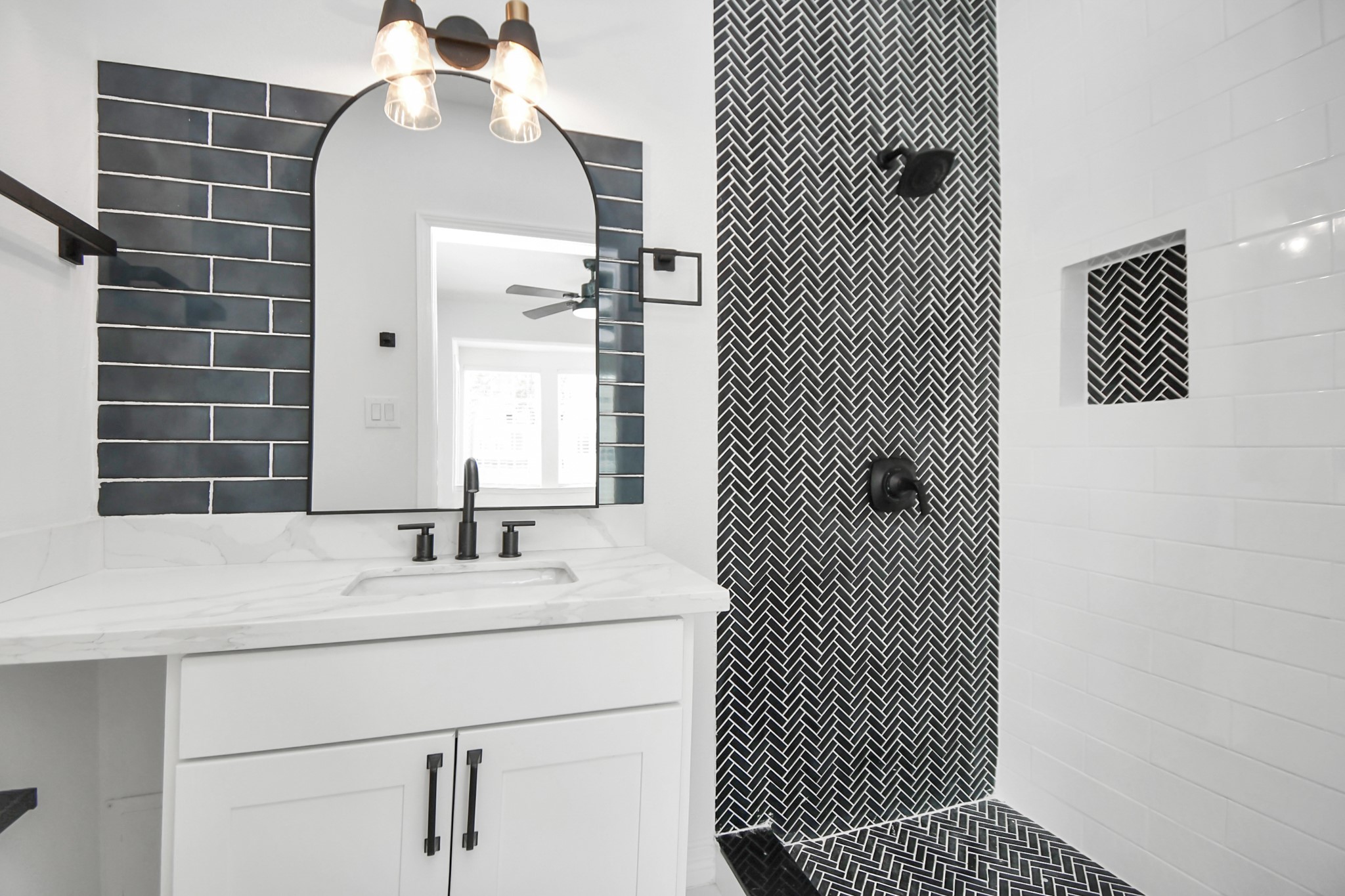 2812 Truxillo Street, Unit B Houston, TX 77004 - Photo 25 of 32 a bathroom with a sink and a mirror