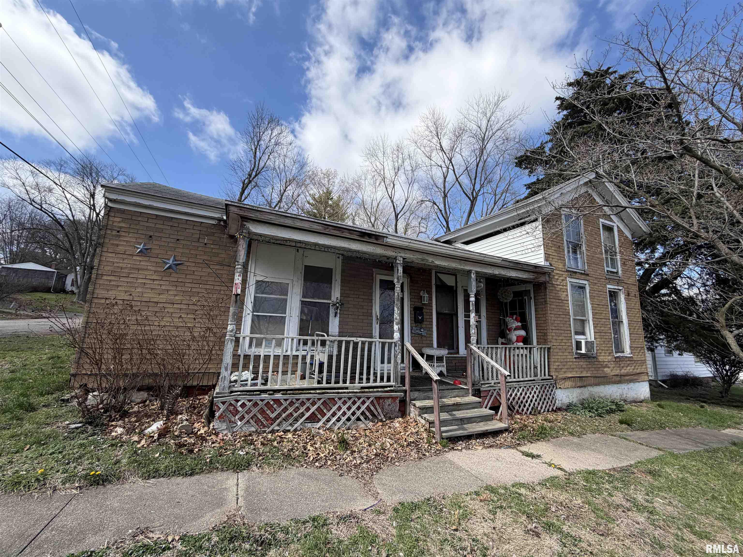 621 South 9th Street Petersburg, IL 62675 - Photo 1 of 4
