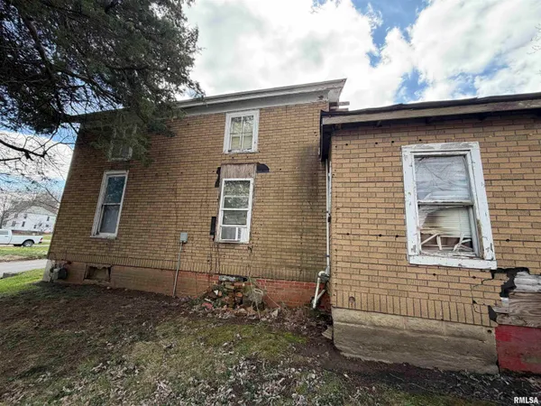 $20,000 | 621 South 9th Street, Petersburg, IL 62675