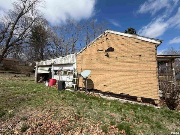 $20,000 | 621 South 9th Street, Petersburg, IL 62675