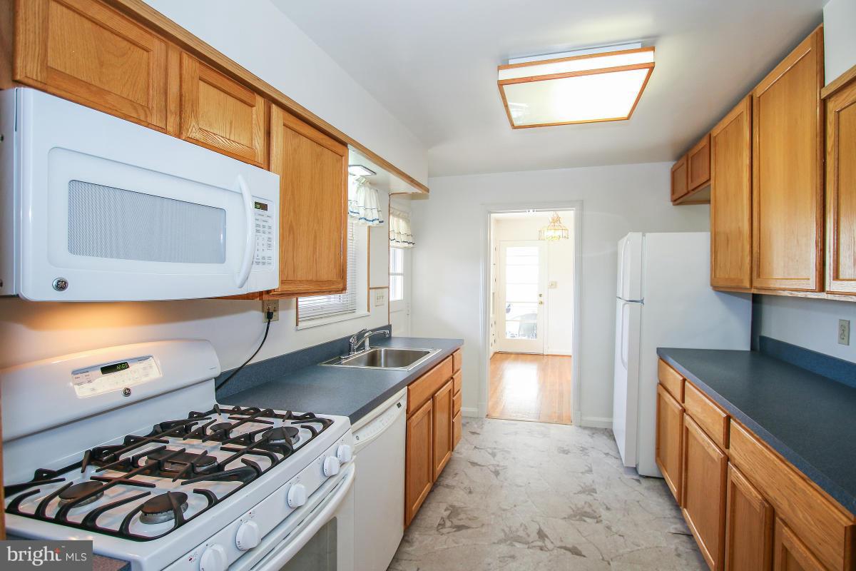 6104 River Road Bethesda, MD 20817 - Photo 12 of 30 Kitchen