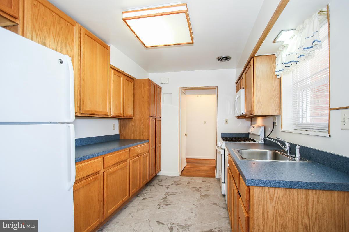 6104 River Road Bethesda, MD 20817 - Photo 14 of 30 Kitchen