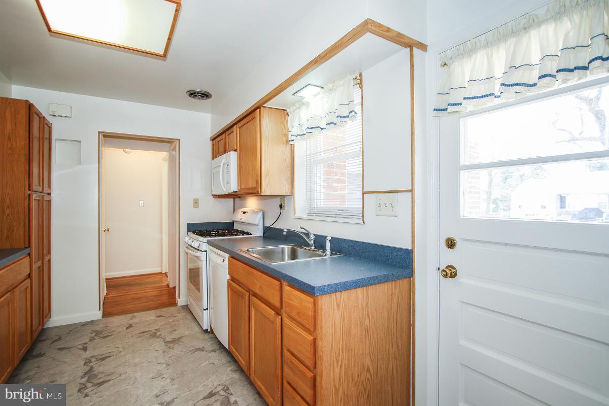 6104 River Road Bethesda, MD 20817 - Photo 15 of 30 Kitchen