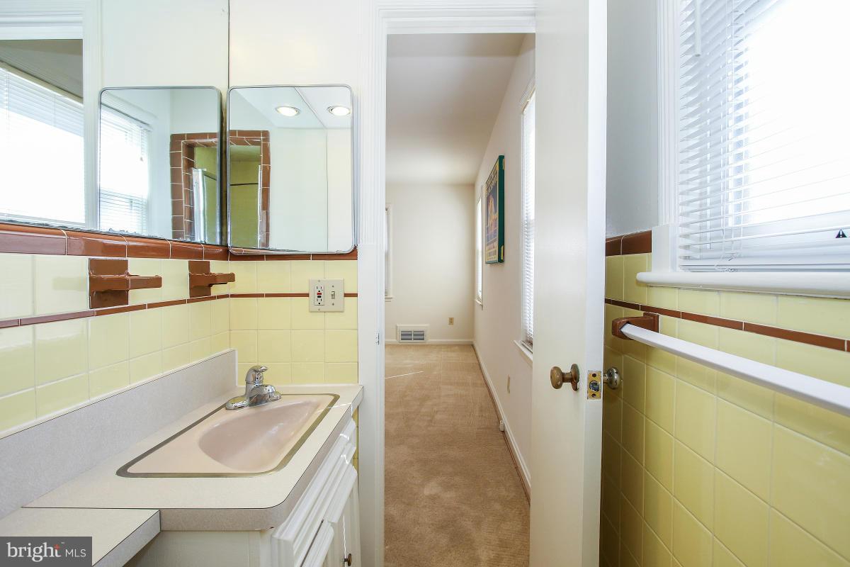 6104 River Road Bethesda, MD 20817 - Photo 21 of 30 Bath