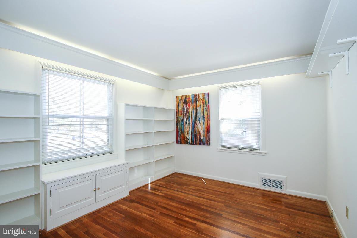 6104 River Road Bethesda, MD 20817 - Photo 23 of 30 Bedroom