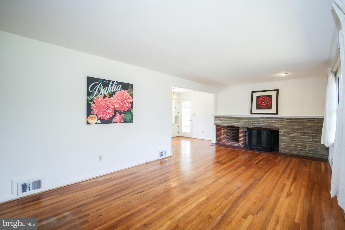6104 River Road Bethesda, MD 20817 - Photo 6 of 30 Family Room