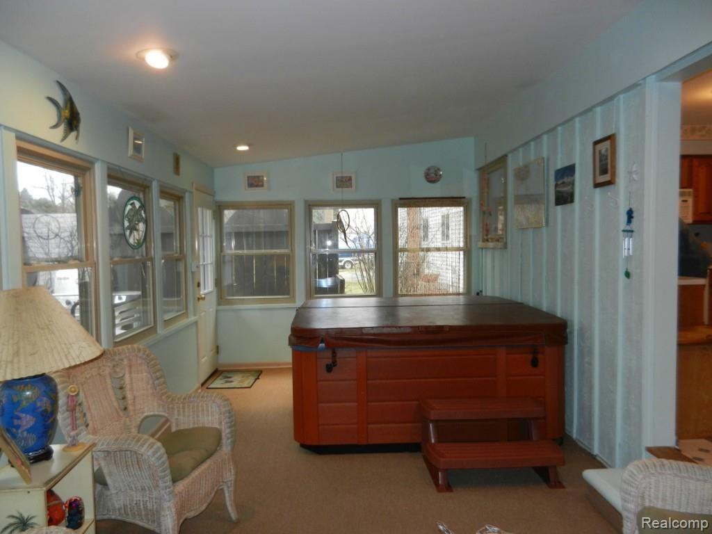2452 Eaton Gate Road Lake Orion, MI 48360 - Photo 7 of 20 Sun room.jpg