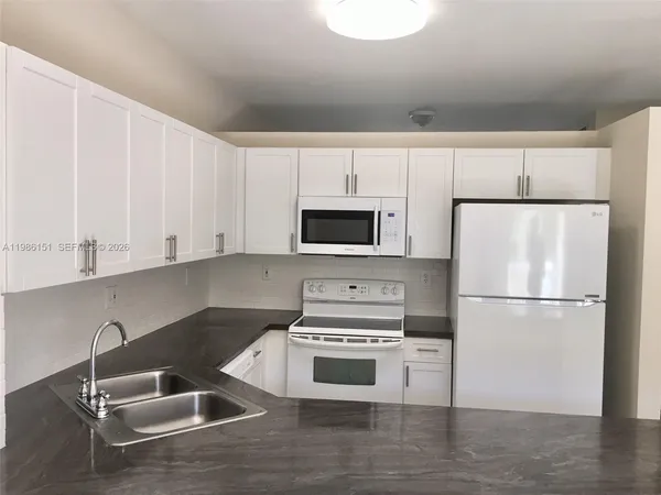 $2,600 | 6930 Northwest 179th Street, Unit 3078, Hialeah, FL 33015