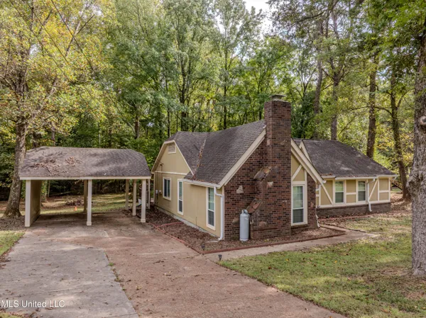 $260,000 | 113 Brookside Drive, Senatobia, MS 38668