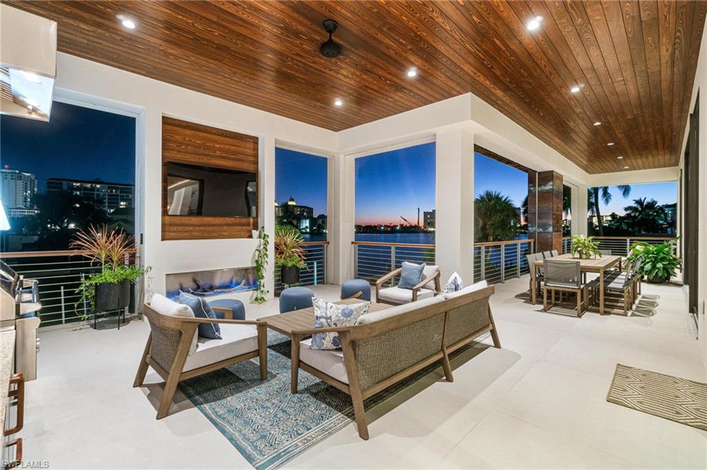448 Oak Avenue Naples, FL 34108 - Photo 23 of 49 Kitchen featuring ceiling fan, an island with sink, sink, and pendant lighting