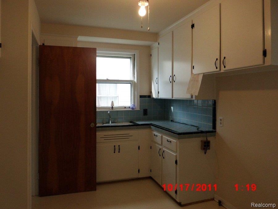 877 Princeton Road Berkley, MI 48072 - Photo 8 of 21 CIMG2235p