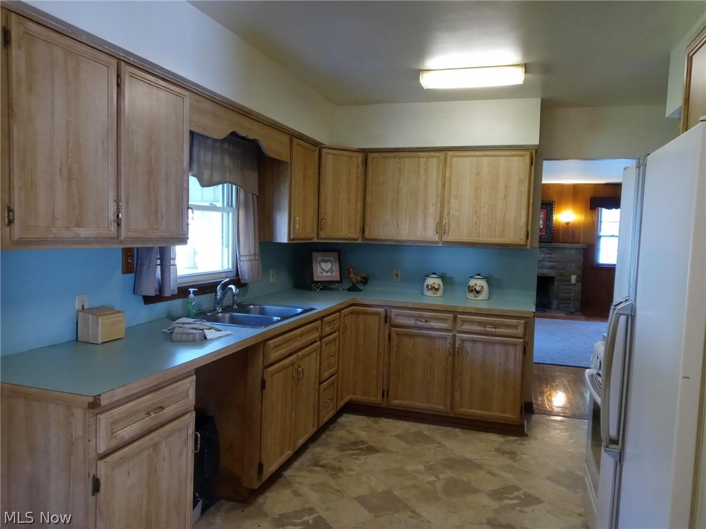 91 Taylor Road Barberton, OH 44203 - Photo 6 of 17 Kitchen