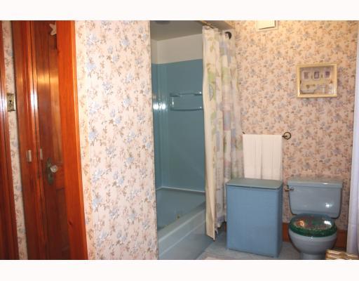 4044 Franklin Road Observatory Hill, PA 15214 - Photo 12 of 16 Master Bath/Spa. Indulge in the whirlpool tub. What a luxury!