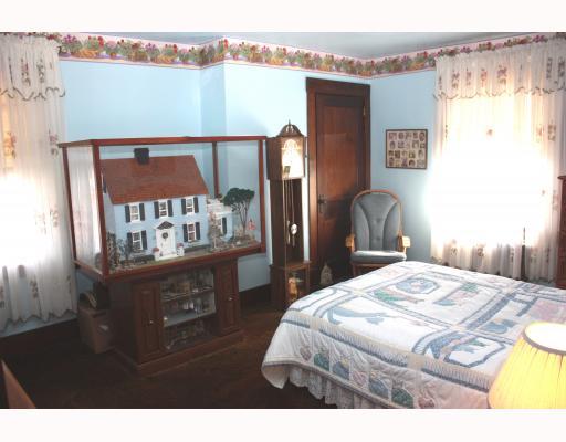 4044 Franklin Road Observatory Hill, PA 15214 - Photo 9 of 16 Master Bedroom. Spacious and peaceful master bedroom.