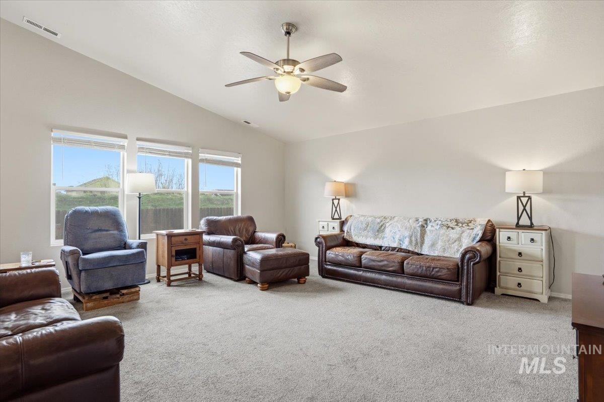 16610 Corrine Avenue Caldwell, ID 83607 - Photo 3 of 31