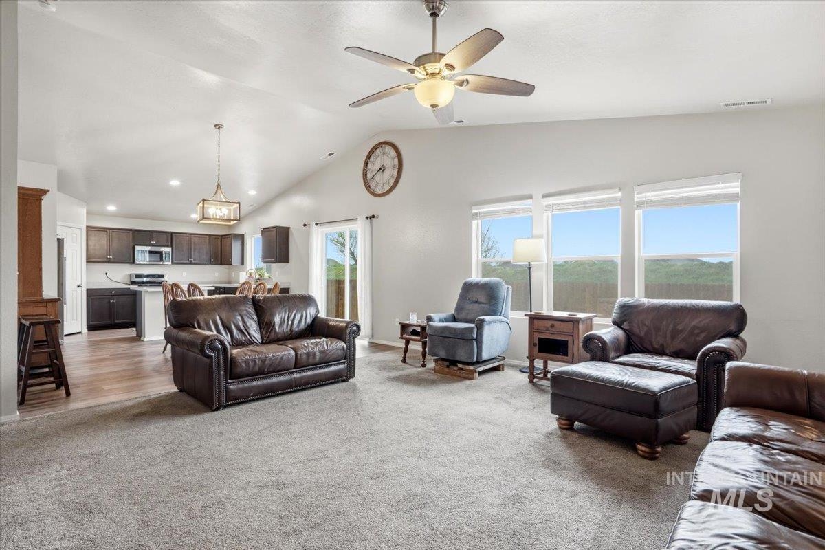 16610 Corrine Avenue Caldwell, ID 83607 - Photo 4 of 31