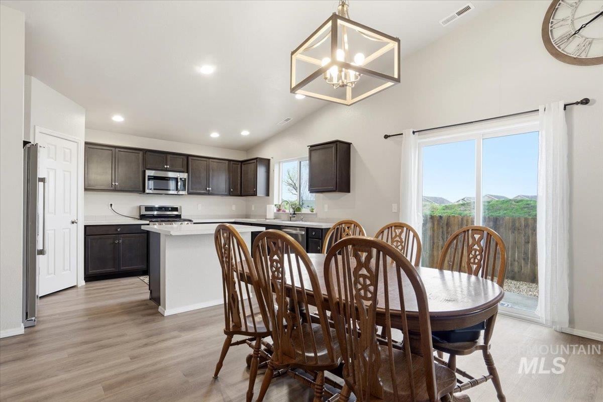 16610 Corrine Avenue Caldwell, ID 83607 - Photo 8 of 31