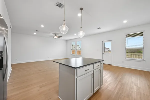 $2,395 | 433 Bristlecone Bend, Liberty Hill, TX 78642