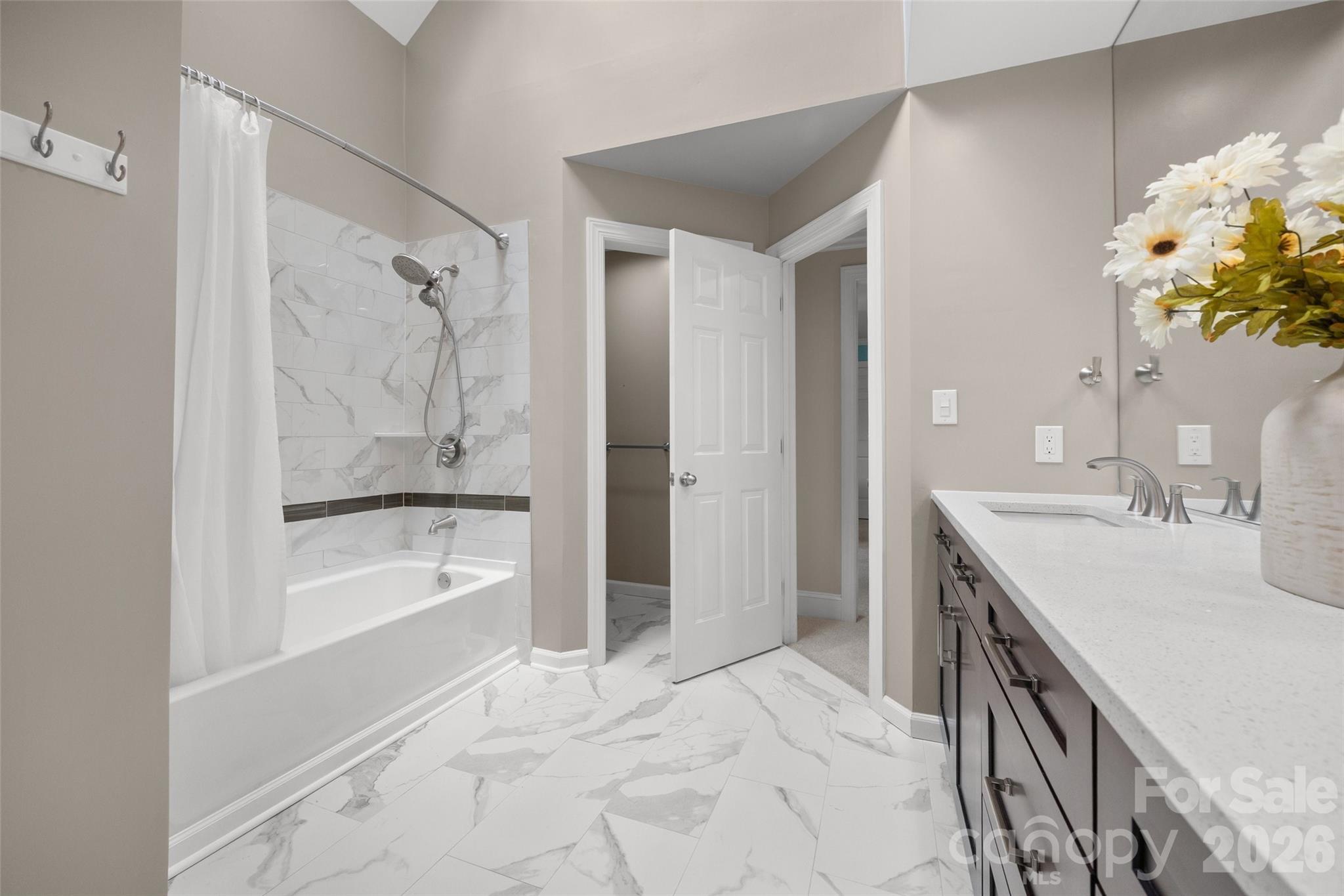 636 Landsdowne Court Fort Mill, SC 29708 - Photo 34 of 48 a spacious bathroom with a tub sink and mirror