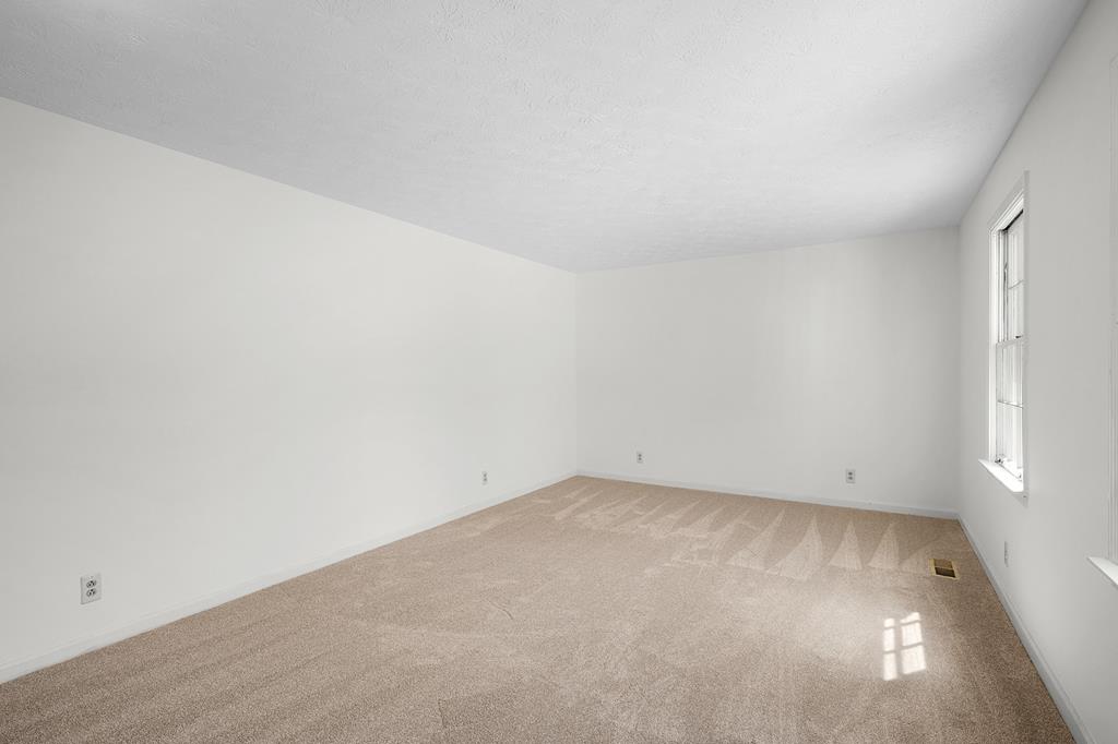 598 Kelso Road Jasper, GA 30143 - Photo 39 of 44 Family room on main level