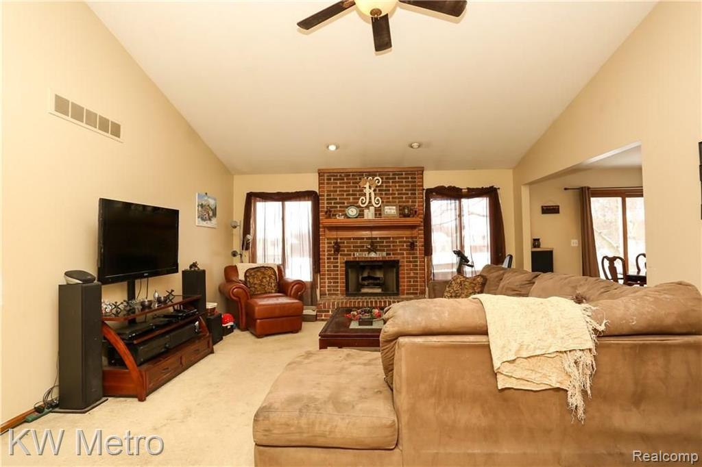 6811 Clintonville Road Clarkston, MI 48348 - Photo 7 of 32