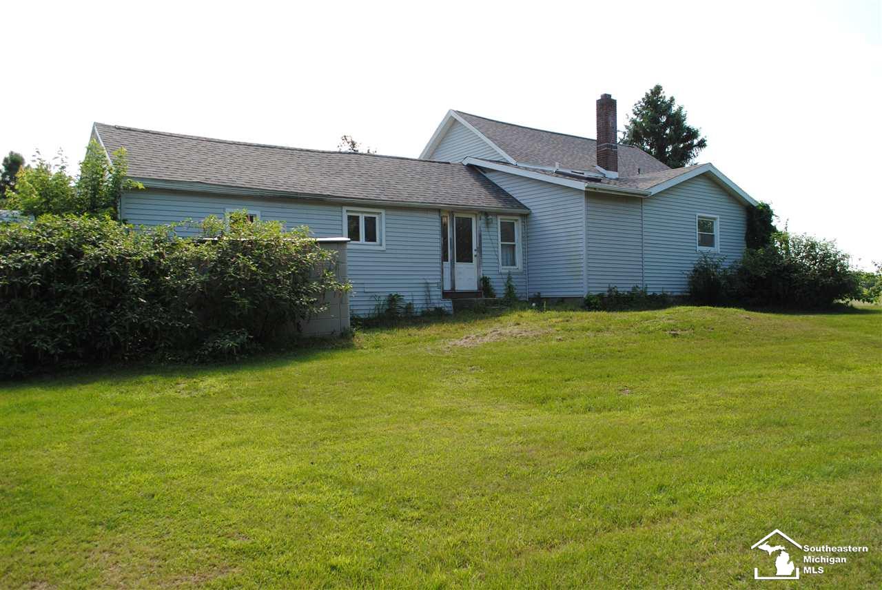 3818 East Carleton Road Adrian, MI 49221 - Photo 4 of 40 50019809-3.JPG