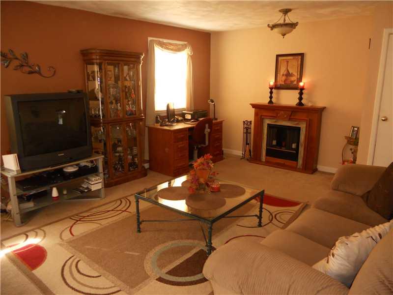 1251 Rinaldi Street Verona, PA 15147 - Photo 13 of 14 Living Room.