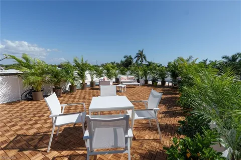 $6,950,000 | 200 South Golf Drive, Naples, FL 34102