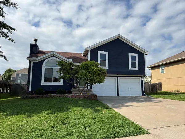 $299,900 | 104 Spinnaker Drive, Smithville, MO 64089