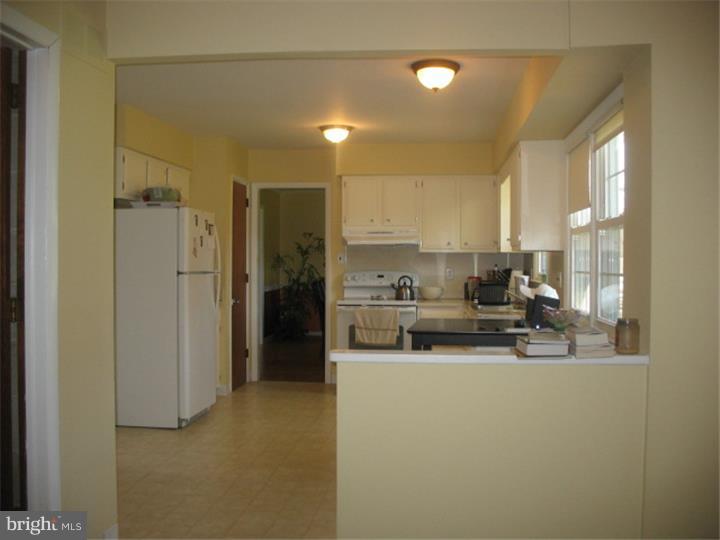 535 Cabot Drive Hockessin, DE 19707 - Photo 11 of 25 Kitchen